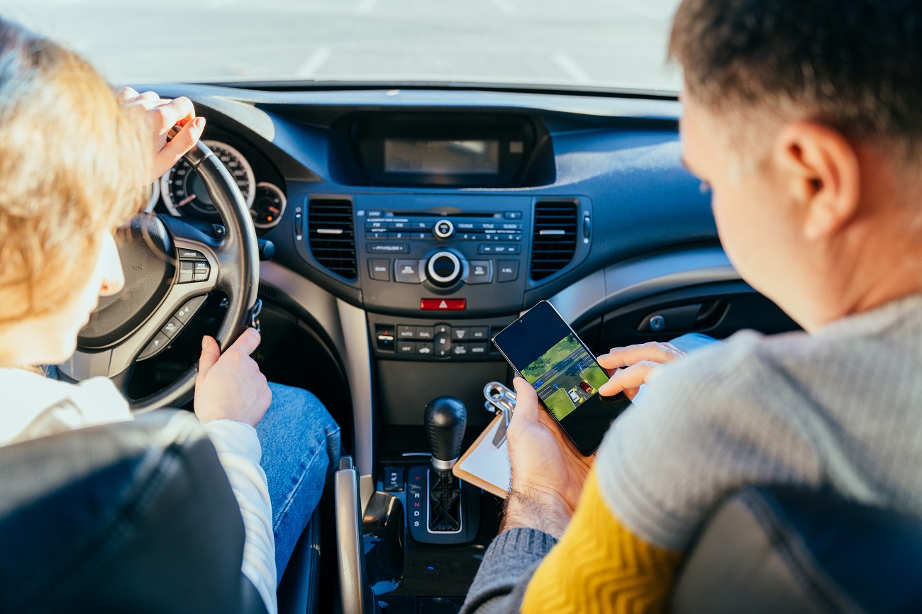 Can Driving Instructors Use Their Phone While Teaching?