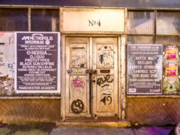 Jonathan ford – Unsplash – Club Door